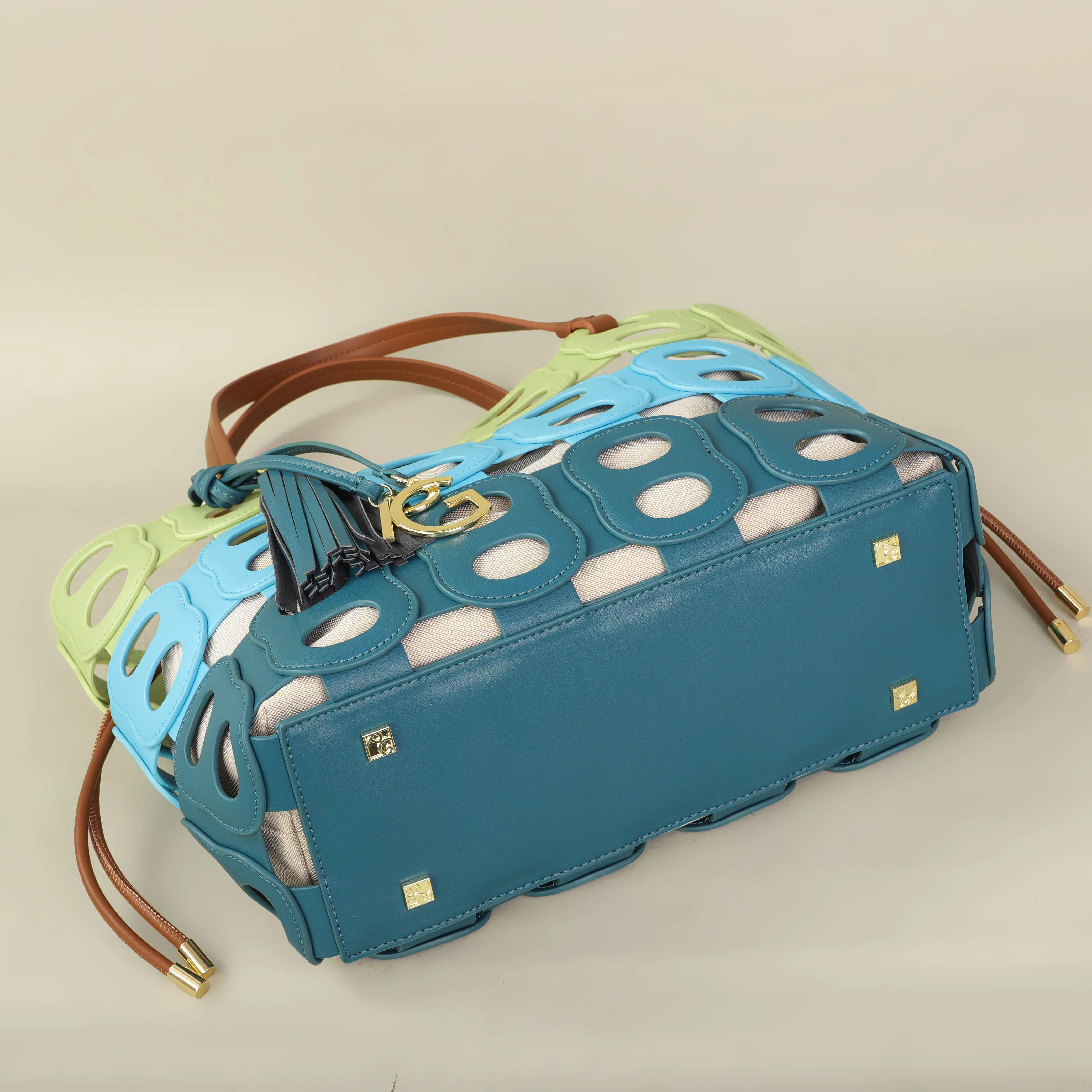 Structured silhouette view