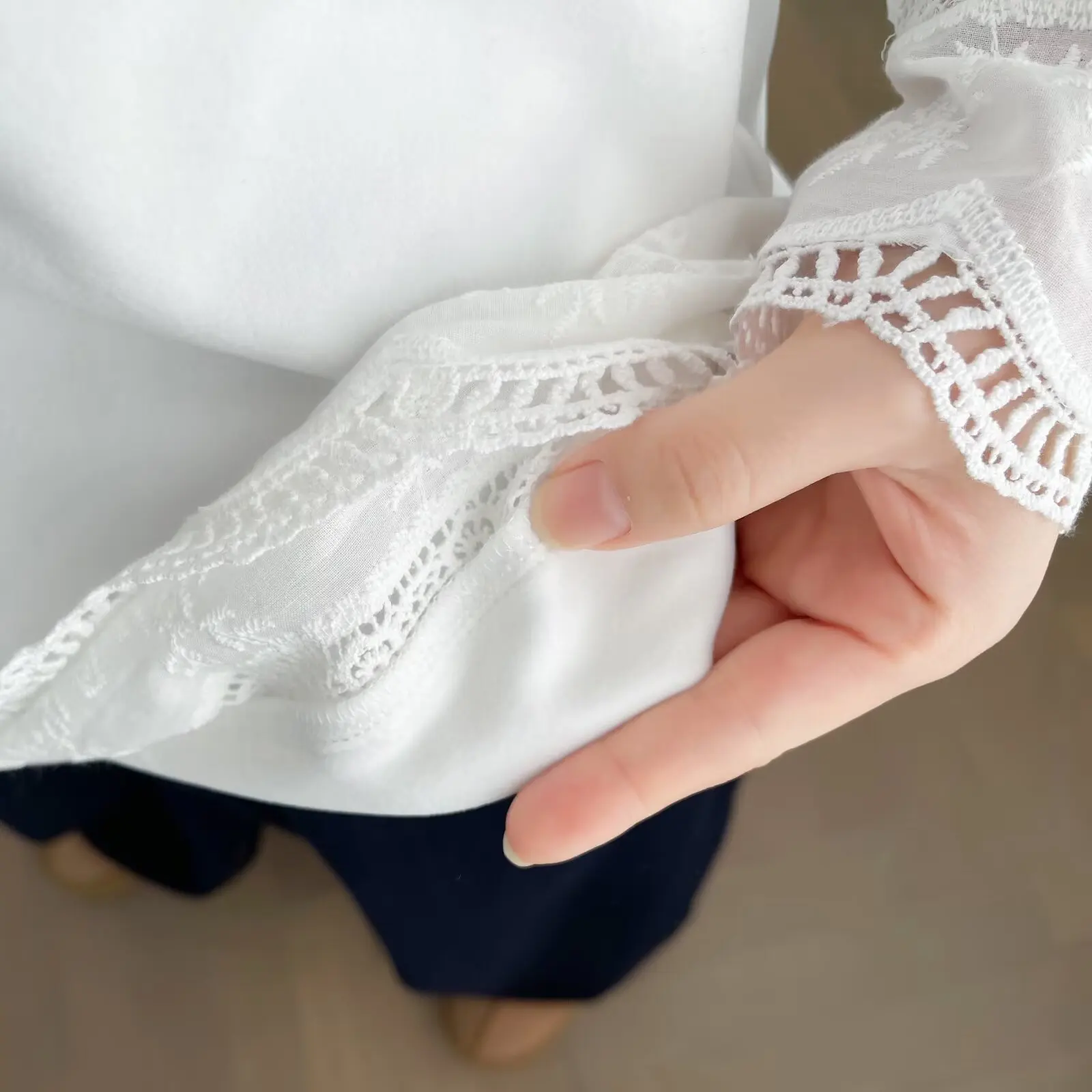 XXXXL Fashion Plus Size Woman Clothing T-Shirt New Autumn Winter Style Casual Lace Patchwork Hem DE Velvet Warm Base Tops 2535