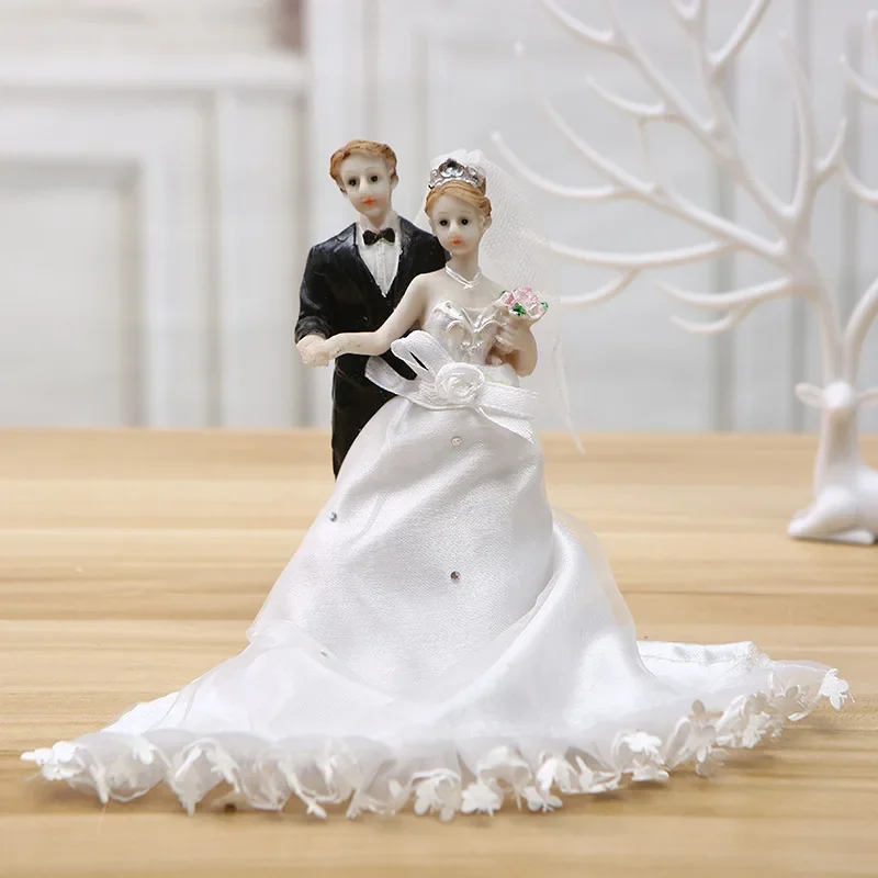 Wedding Bride and Groom Figurines Cake Toppers Resin Doll