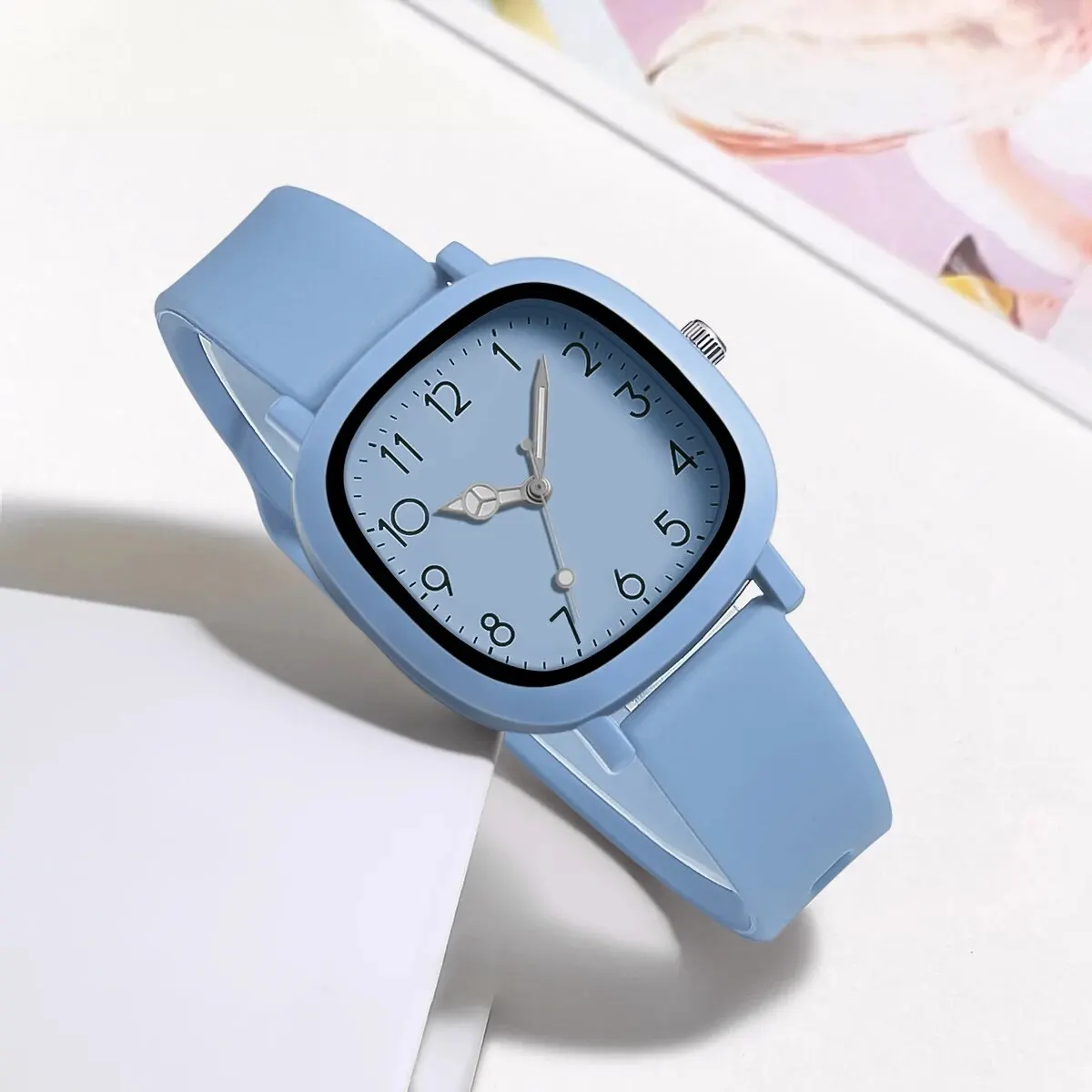 Elegant Silicone Strap Women's Quartz Watch with Arabic Numerals