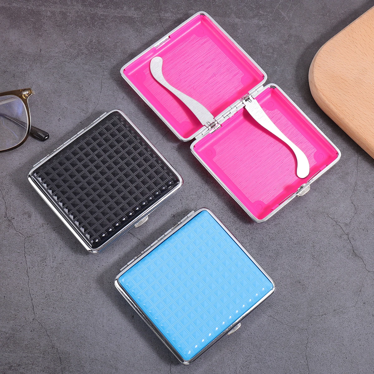 Elegant Checkered Cigarette Case - Portable, Durable, and Trendy Design