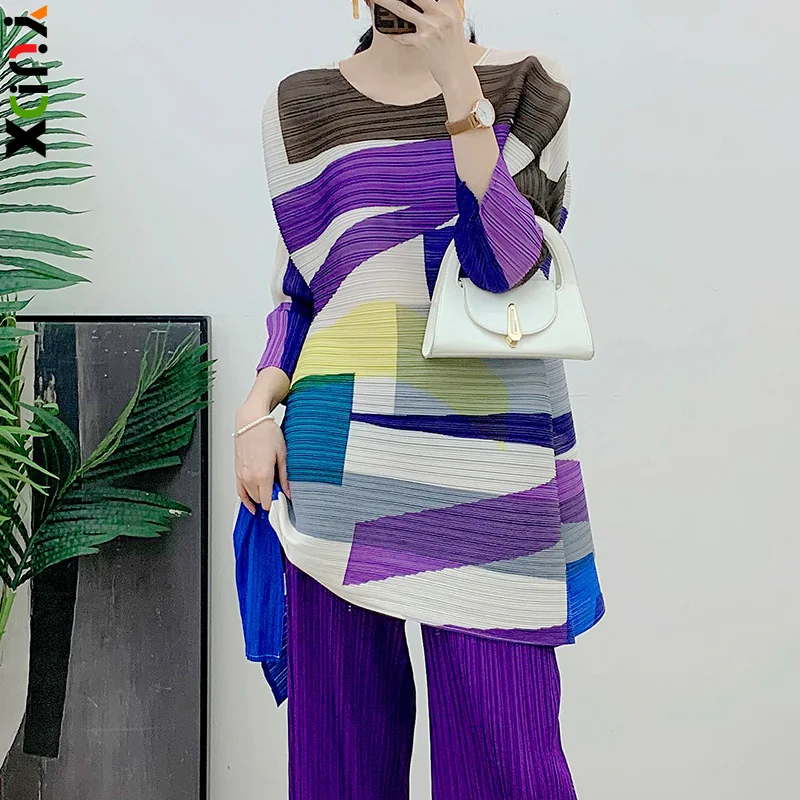 

Женский комплект одежды Miyake из 2 предметов, Свободный Топ в полоску с принтом и однотонные прямые брюки, плиссированный комплект из двух предметов с рукавом летучая мышь, весна 2024