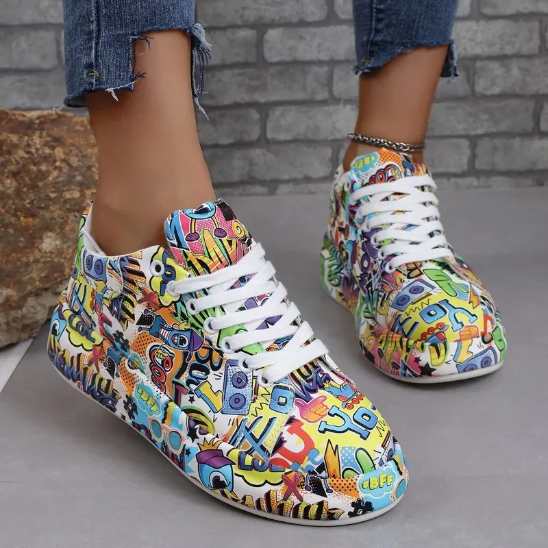 Women's Casual Sneakers 2023 Fashion New Painted Graffiti Lace Up Sports Shoes for Women Flat Pu Leather Ladies Running Shoes