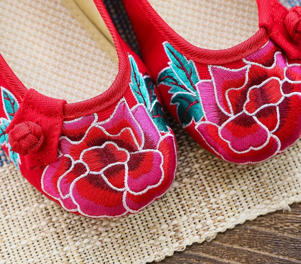 Veowalk Handmade New Fashion Women Flat Shoes Old Peking Flower Embroidery Canvas Shoes For Woman Flats Casual Driving Shoes