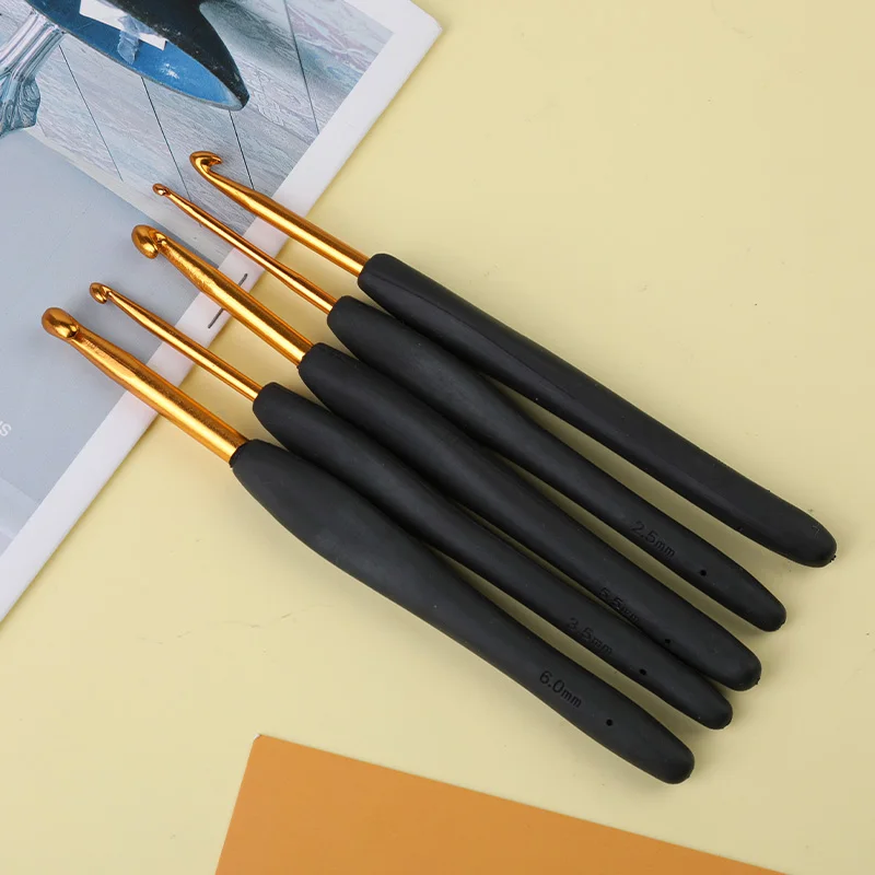 MIUSIE Crochet Hook Set Rubber Handle Knitting Needles Set Home Use Sewing Tool DTY Craft Case Crochet Weaving Sewing Tool