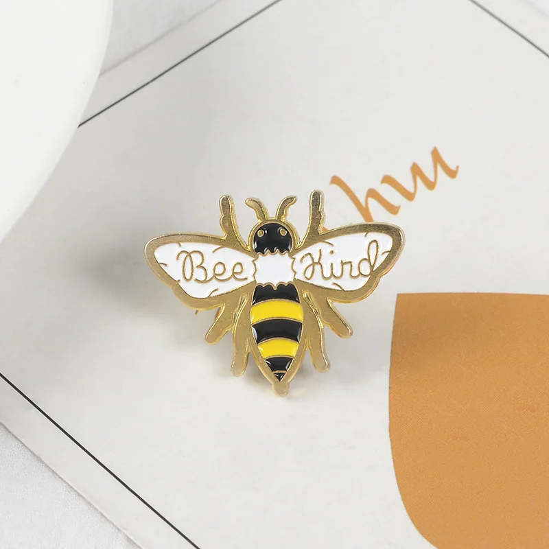 

Cartoon Bee Brooch Enamel Interesting Insect Badge Metal Brooch Children's Backpack Clothing Lapel Pins Gift Souvenir Wholesale