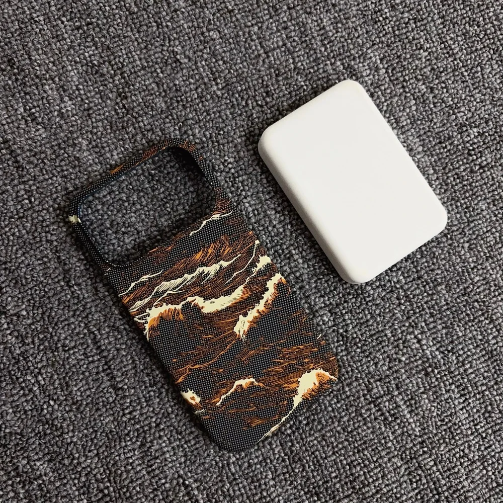 Sleek Carbon Fiber Kevlar Magnetic Wireless Charging Case