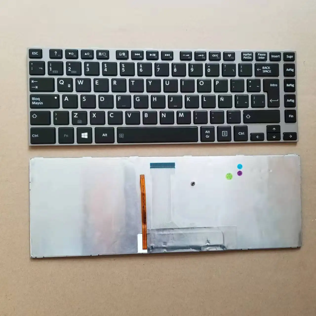 

Новая латинская клавиатура LA для Toshiba Satellite L840 L845 L845d L800 L805 L830 с испанской серебристой рамкой