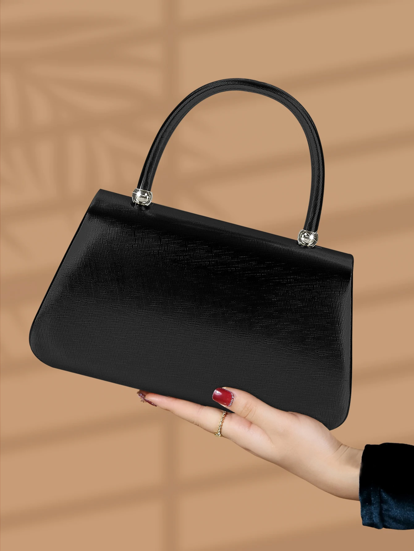 حقيبة يد فاخرة وأنيقة مصنوعة من جلد البولي يوريثان...