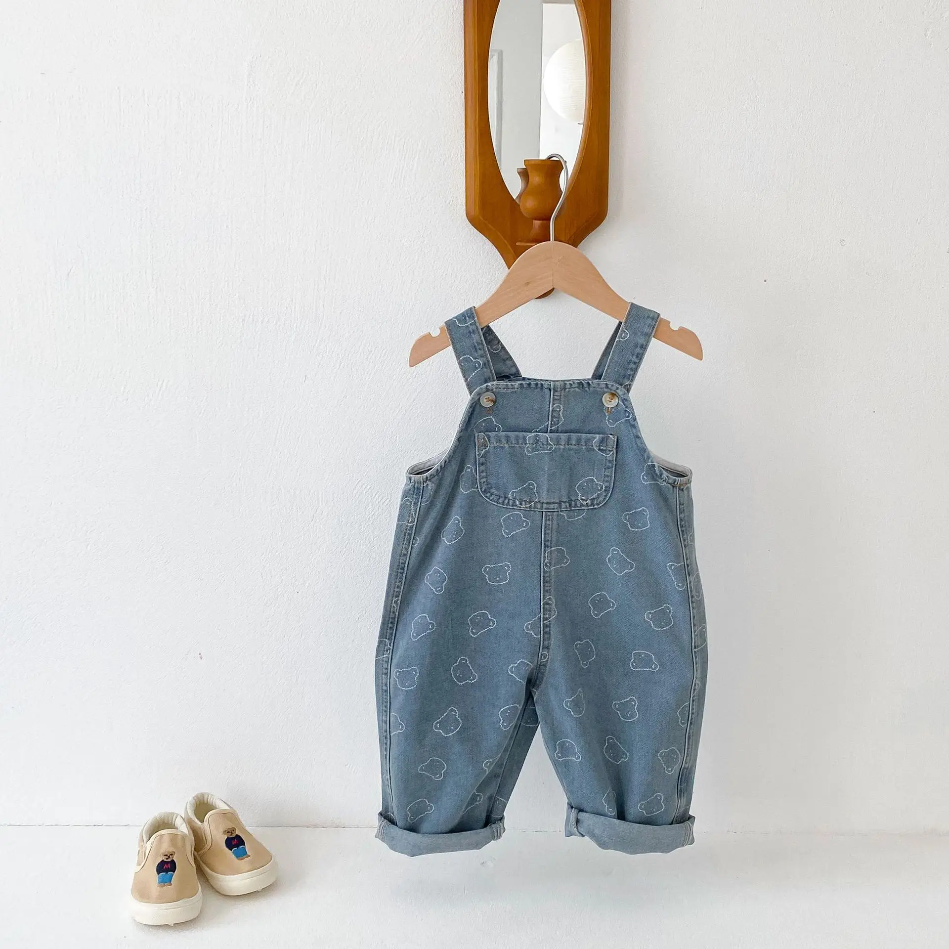 2025 Spring New Children Loose Denim Overalls Cotton Baby Girls Cartoon Bear Print Casual Pants Boys Strap Trousers Kids Jeans