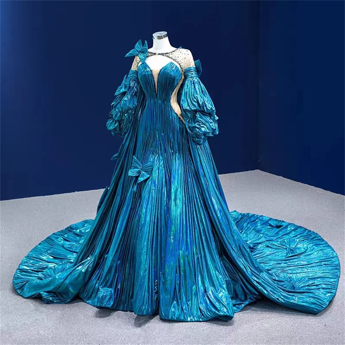 

2023 Custom Celebrity JurkenEvening BallsSpecial Occasion DressHigh Neck Diamond Beaded Bow Blue Elegance فساتينمناسبة رسمية
