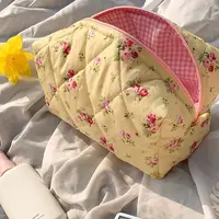 Storage Organizer Floral Puffy Quilted Makeup Bag Flower StrawberryPrinted Makeup Accessory Large Travel Cosmetic Bag 2