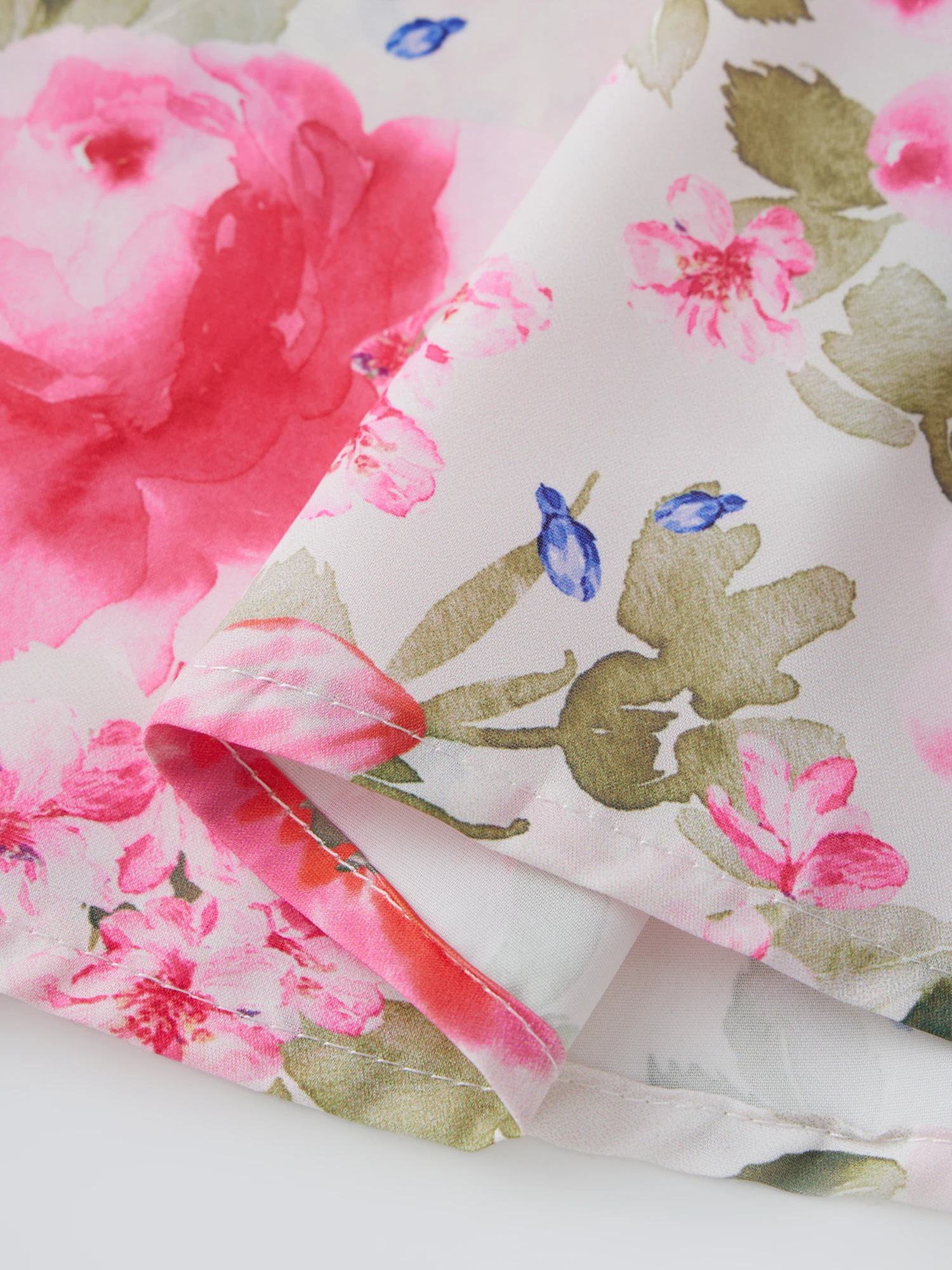 Elegant Floral Print Halter Neck Maxi Dress with Ruched Detail and Open Back Design Perfect for Summer Beach Outings