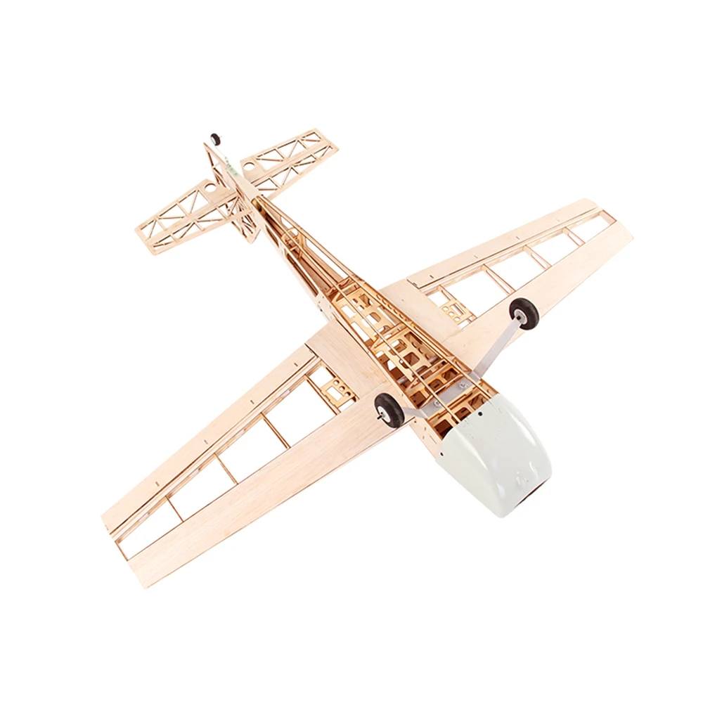 Enfant pilotant l'avion RC 2.4GHz blanc dans un parc, ciel bleu en arrière-plan