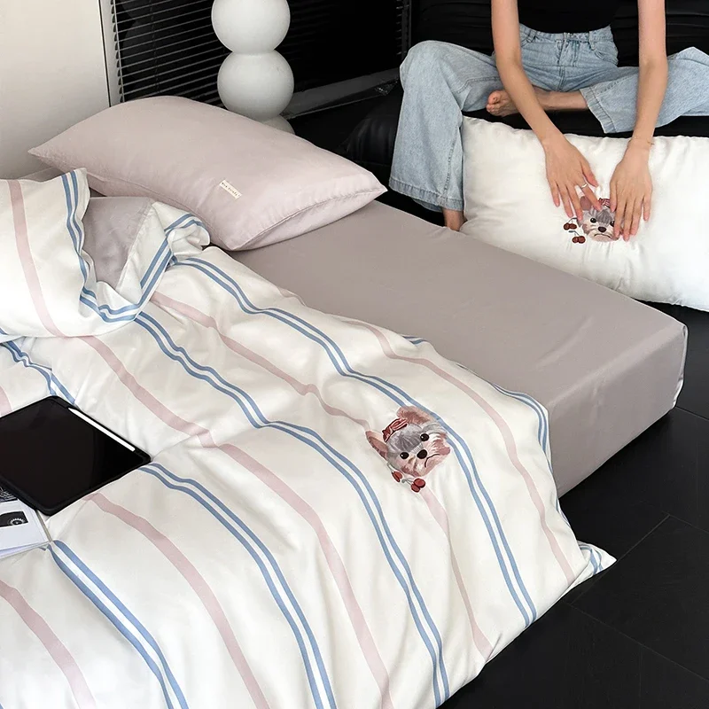 

Hot Sale High End Cartoon Embroidered Queen Bedding Set 100% Lyocell Stripes Skin Friendly Cover Quilt Set Natural Sets Duvet