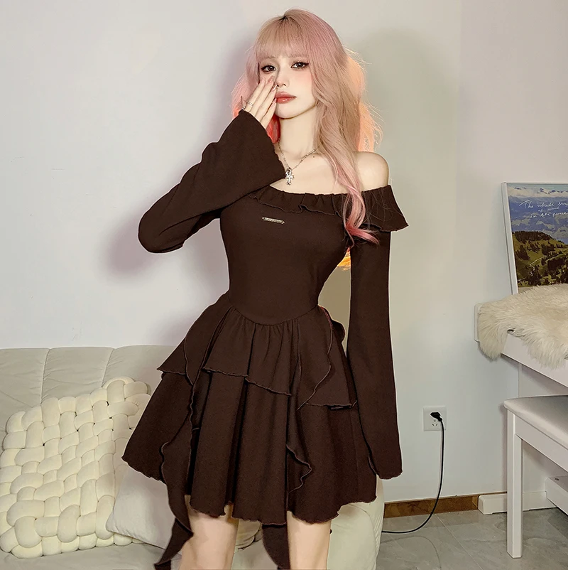 

One Shoulder Slim Fit Long Sleeved Dress