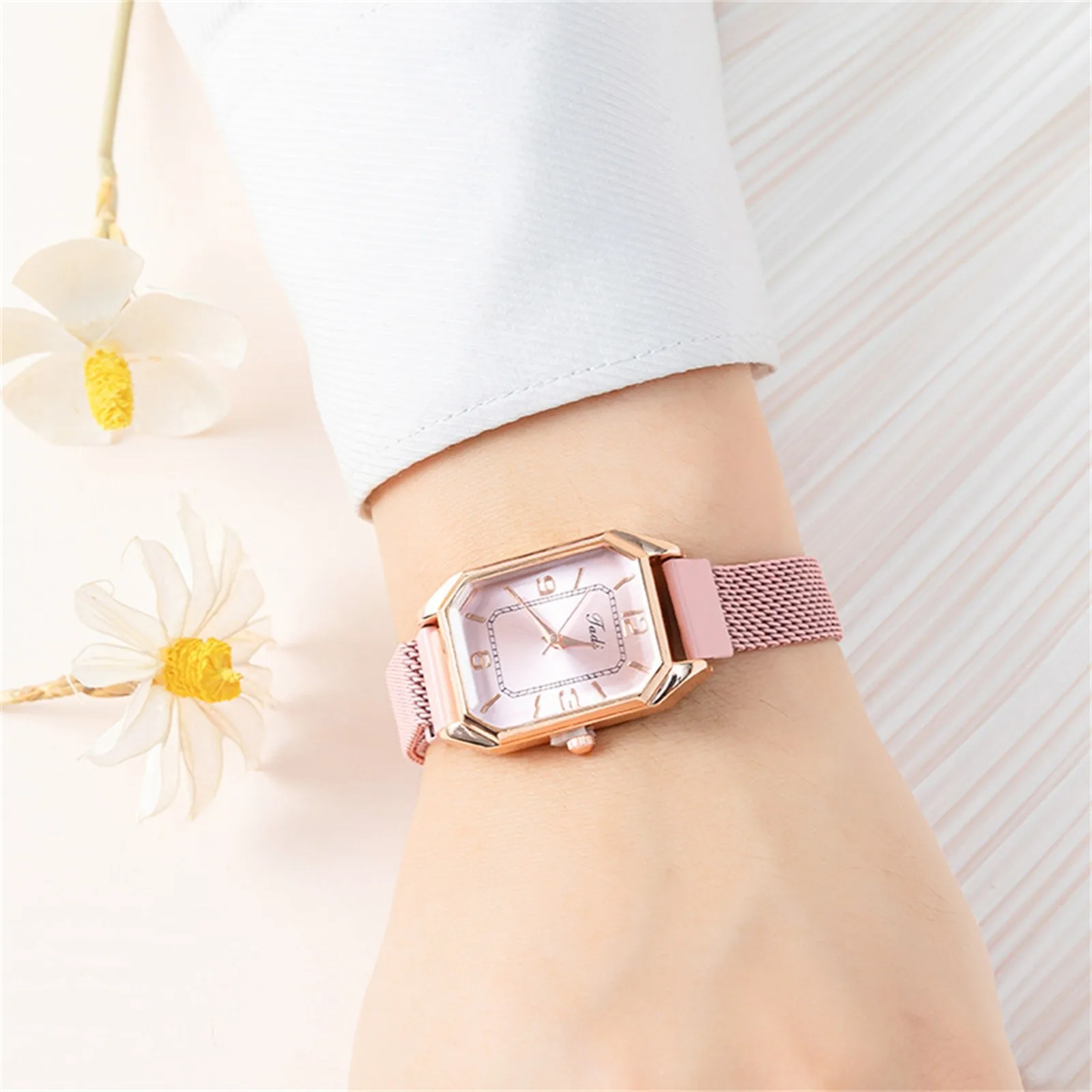 

2023 Wome Fashion Minimalist Watches Square Leather Sport Watches New Sport Chronograph Women Watch Date for Sports Daily