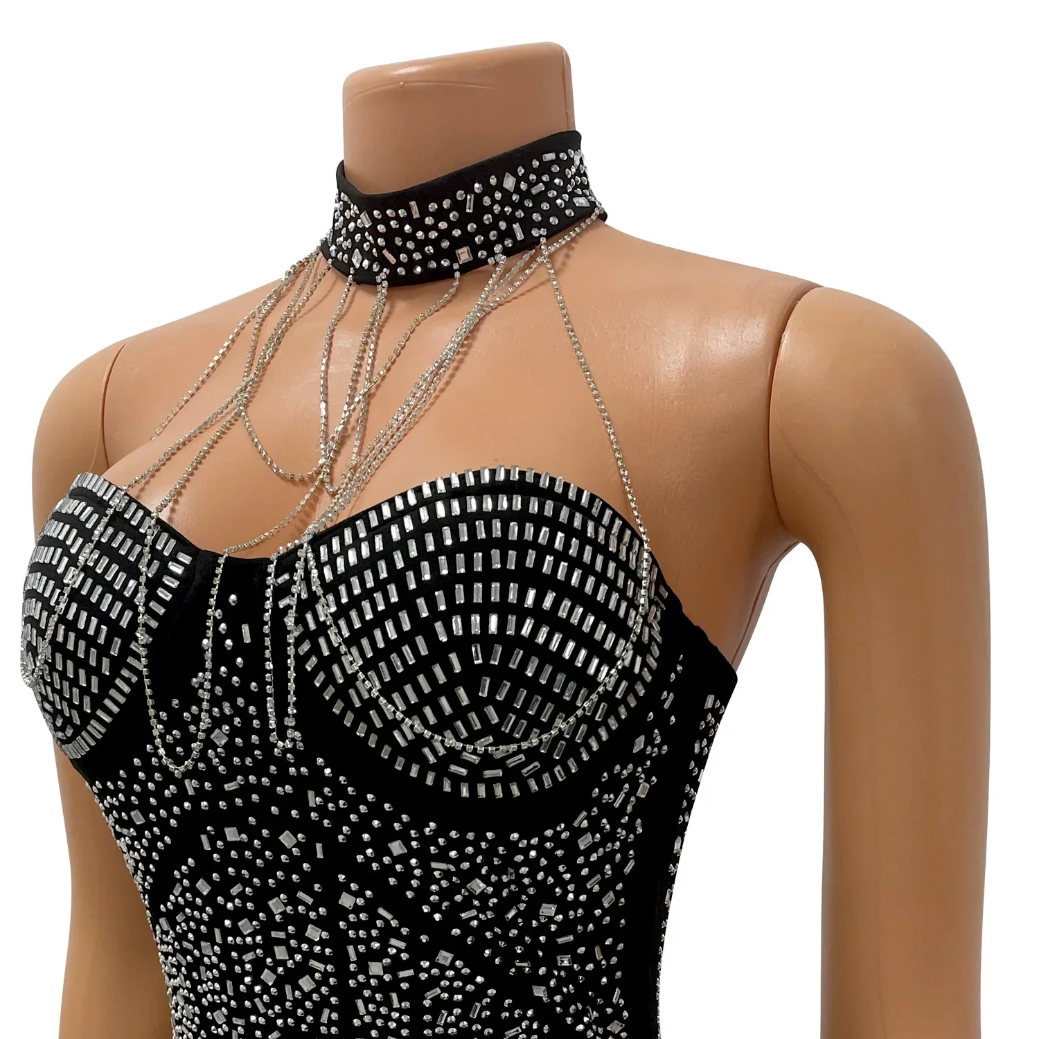 Рисунок 5 - Женское платье без рукавов