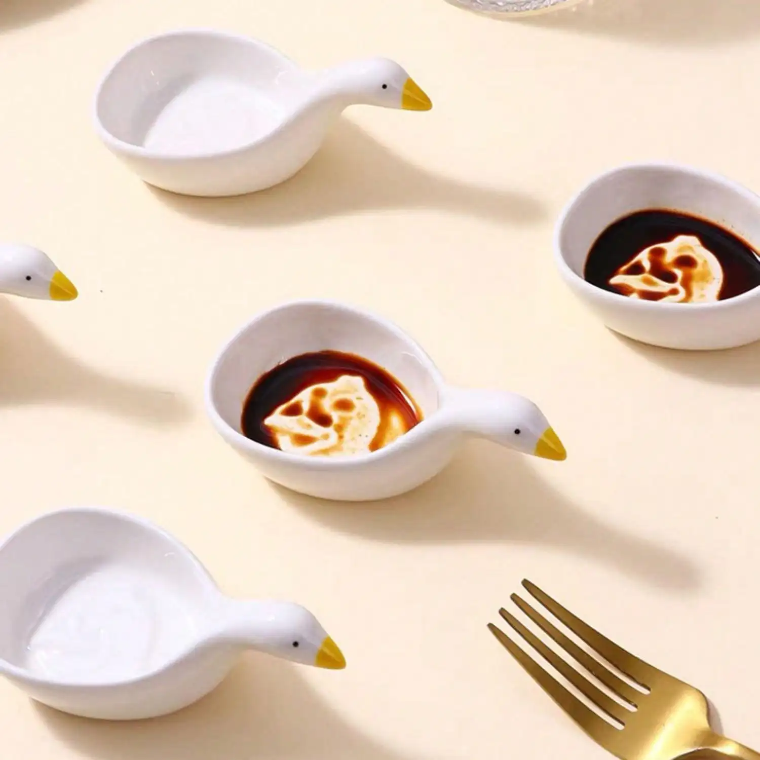 Seasoning Jars 4 pieces 1 set of Swan seasoning dish