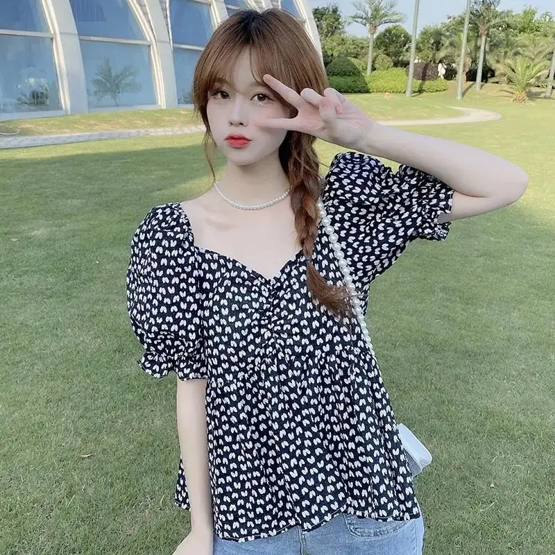 Рисунок 3 - Женская летняя рубашка с V-образным