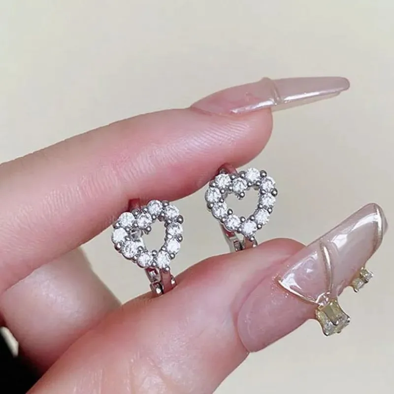 

Korea New Design Fashion Jewelry Silver Color Luxury Heart Shaped Inlaid Cubic Zirconia Earrings Dazzling Women's Hoop Earrings