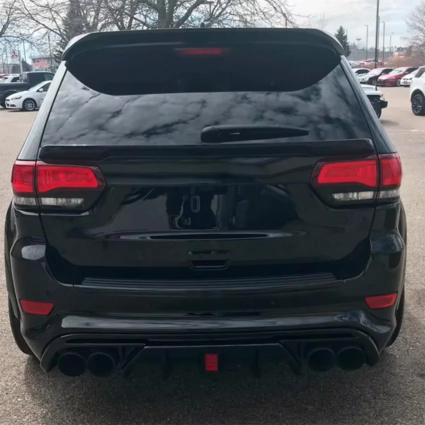 Location Jeep Grand Cherokee SRT Black à Sharjah - SUV