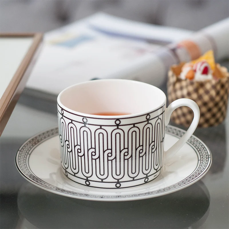 Bone China Tableware Suit European-Style Creative Luxury Combination Cups Dishes and Plates Sets Nordic Kitchen Christmas Gift
