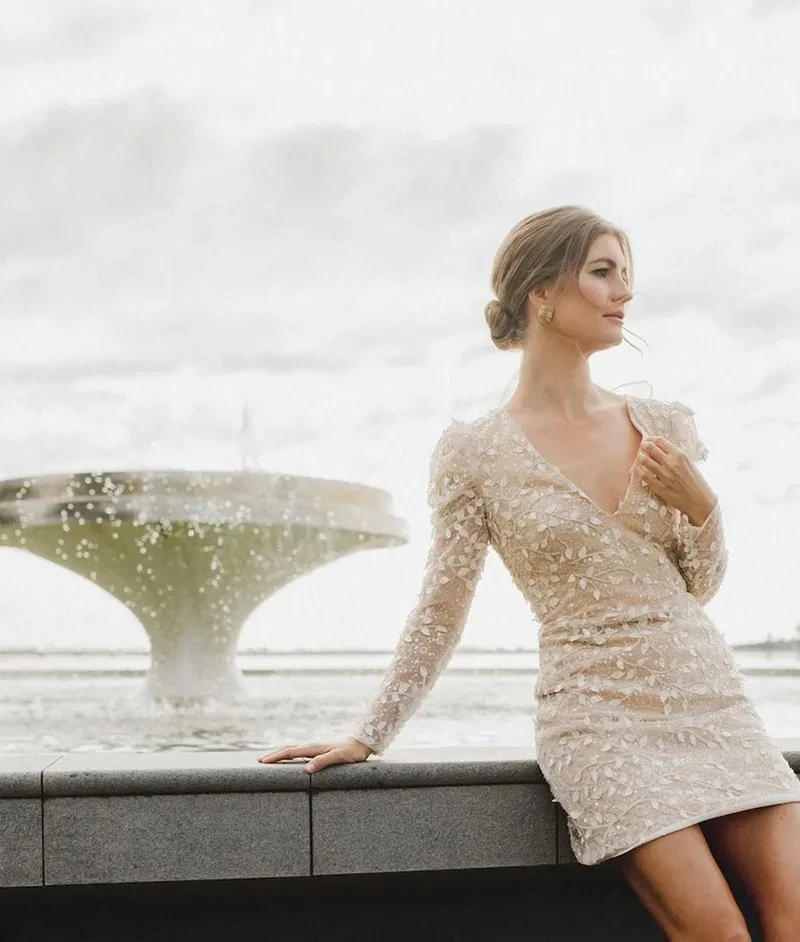 

Elegant Sweetheart Mermaid Wedding Dresses New 2023 Deep V-neck White Long Sleeve Open Back Applique Bridal Gown Sweep Train