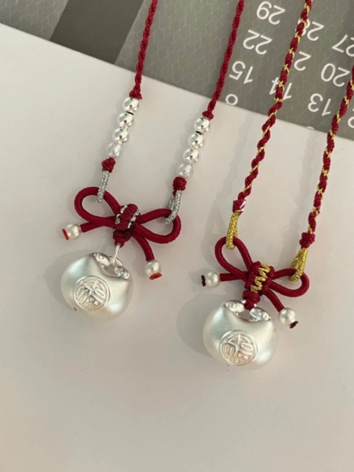 

Оригинальное модное плетеное ожерелье UMQ в стиле принцессы фэт фугуо с бантом в старинном стиле маленькая серебряная подвеска Туо для безопасных подруг ювелирные изделия