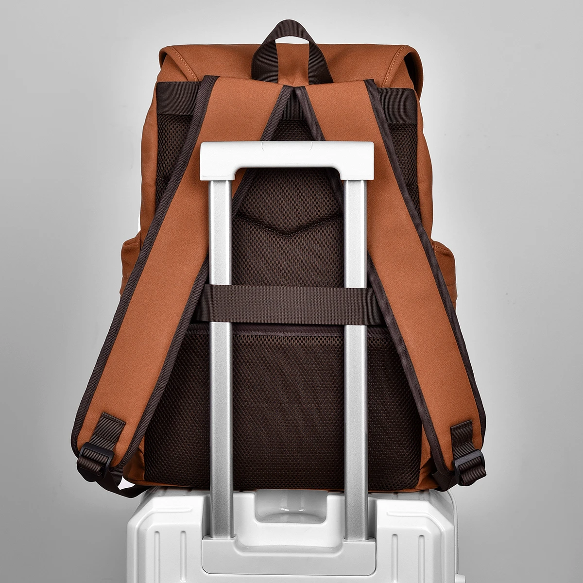 Large capacity travel backpack with adjustable shoulder straps, suitable for commuting, business, school, and business professio