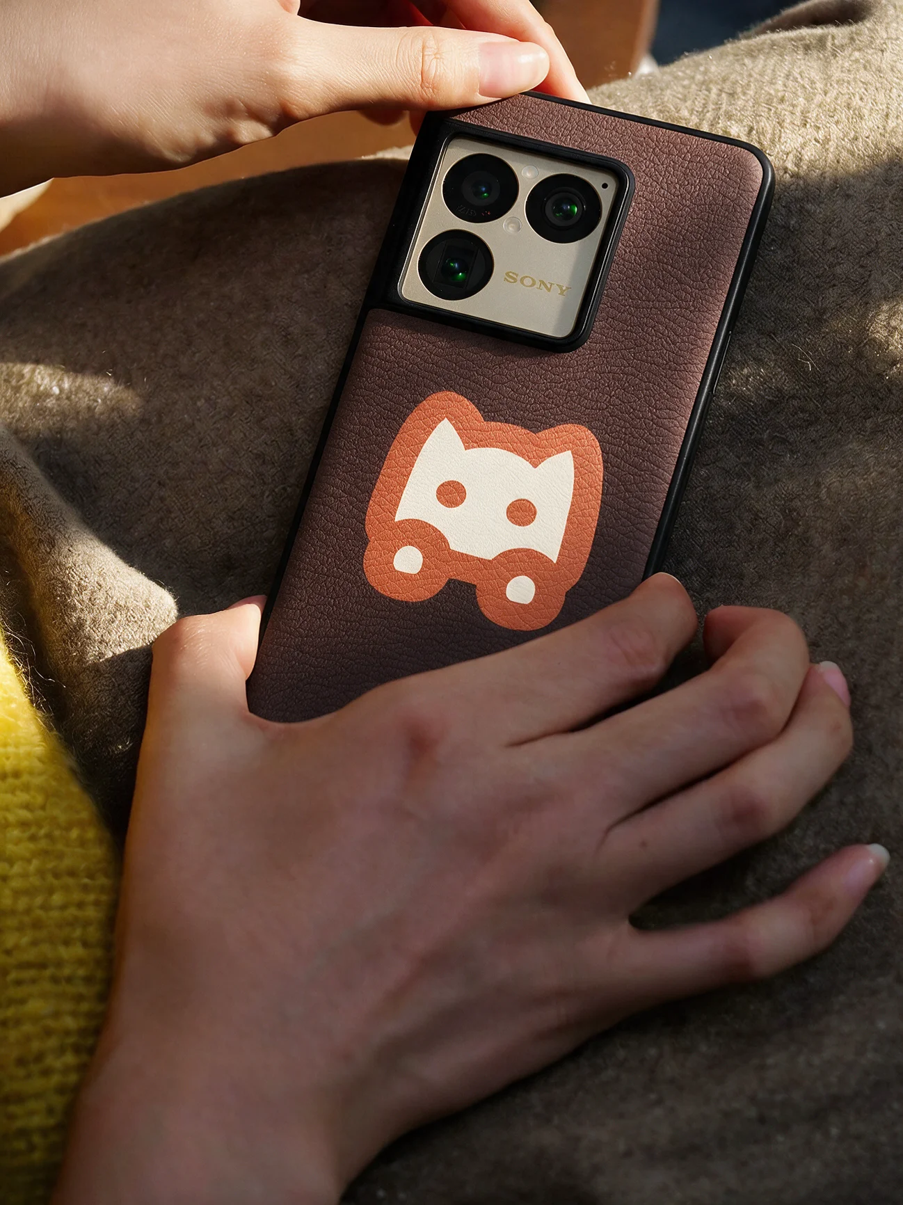 Luxury Genuine Leather Cat Pattern Phone Case for Women - Shockproof and Stylish