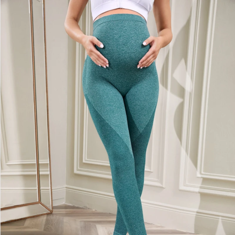 Pregnant Women's Exercise Yoga Pants Seamless Knitting Tight Leggings Moisture Wicking, Quick Drying, Breathable Cropped Pants 4