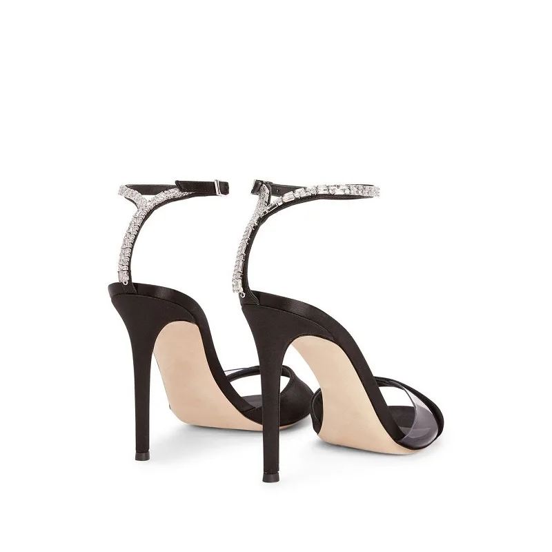 

Летние новые модные сандалии на шпильках с шелковой поверхностью и ПВХ-прострочкой, банкетные туфли под платье, универсальная пикантная женская обувь для подиума