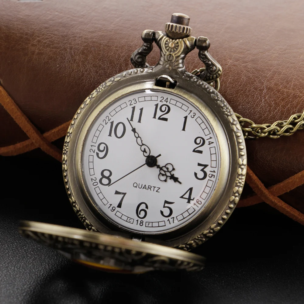 Anime Theme Yellow Hat Pirates Skull Pattern Hollow Quartz Pocket Watch with Pendant Necklace Men's and Children's Gift