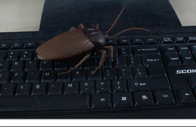 Prank toy,Infrared remote control electric cockroach,Simulated sensing cockroach,Practical Jokes Toys ,Insects Novelty Trick Toy