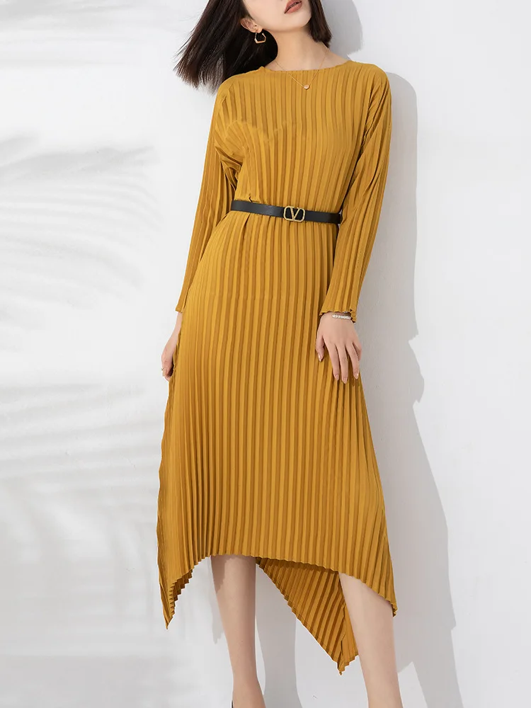 

MIYAKE Pleated Style Autumn new niche design feeling round neck pullover long sleeved irregular fashion pleated dress [20230424]