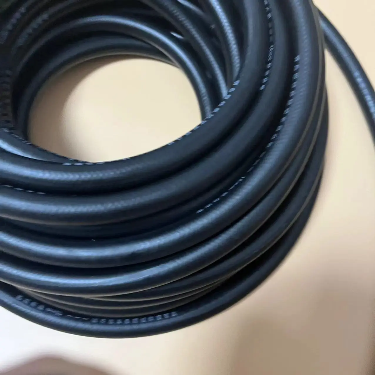 High temperature oil resistant fuel pipe
