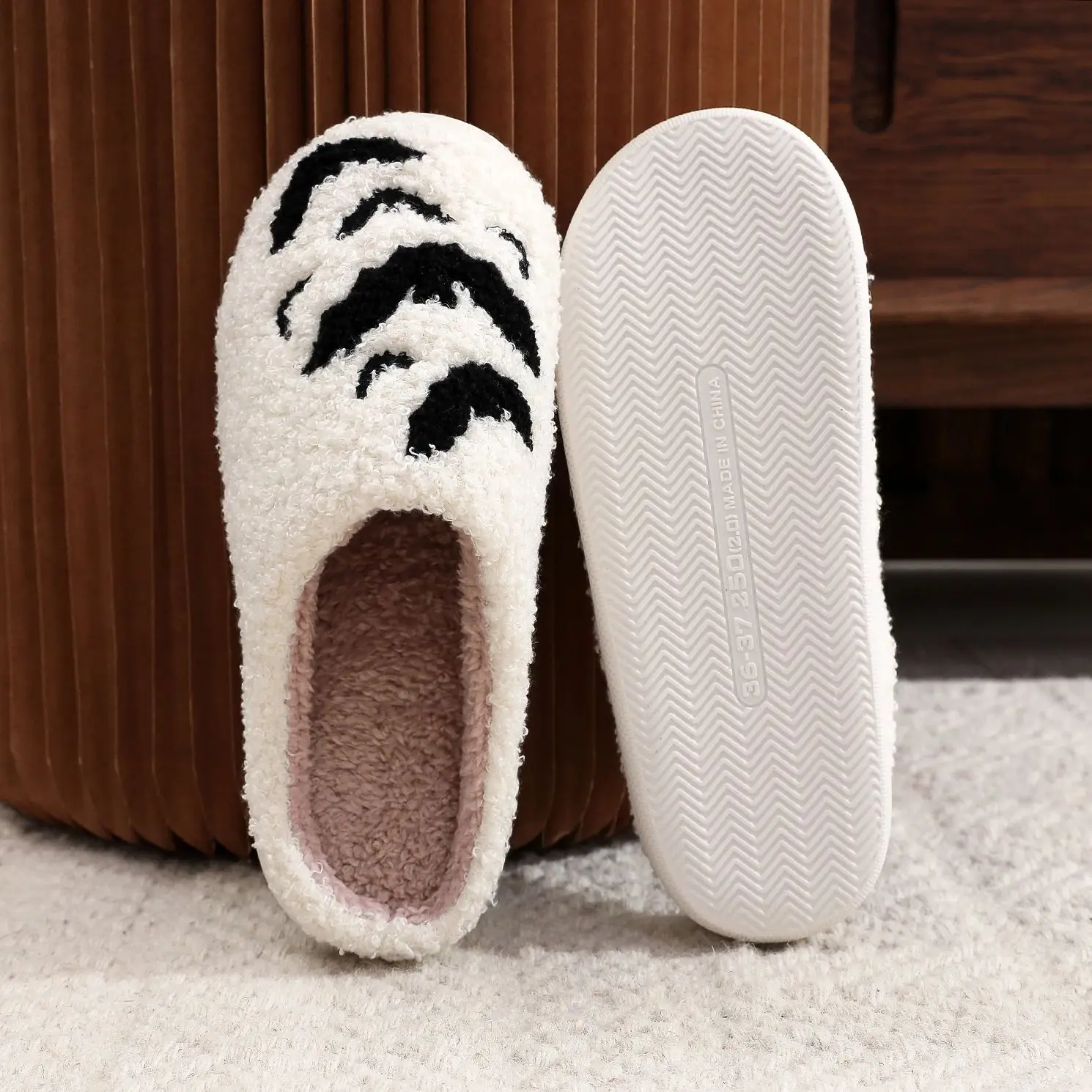 Halloween Bat Pattern Embroidery stuffed Home Thick-soled Cozy Furry Cotton Slippers Personality Warm Non-slip Indoor Slippers Men Women Can Wear Holiday Gift 3