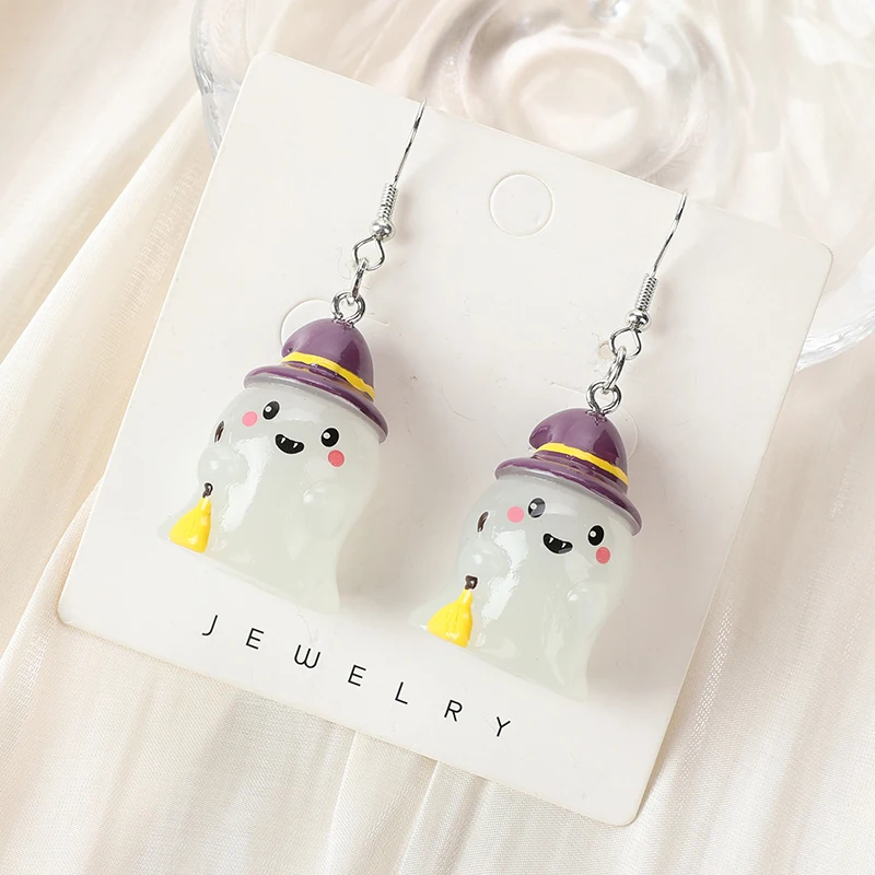 Graziosi gioielli pendenti a forma di fantasma, accessori gotici pastello, orecchini con spirito spettrale, regalo per la festa di Halloween per lei, orecchini minimalisti Boo, stravaganti - Italia