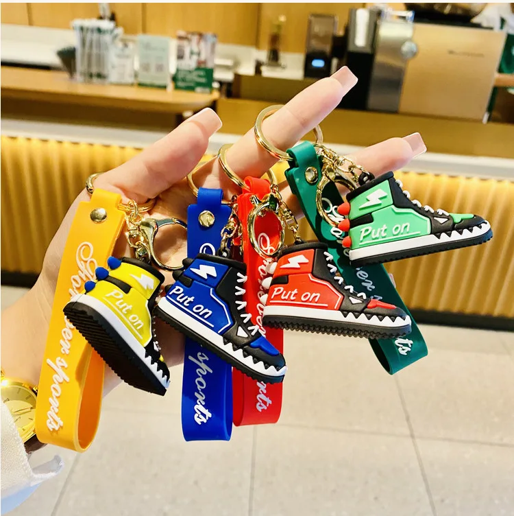 

New Creative lightning Basketball Shoes Sneakers Pendant Keychain Key Holder Car Keyring Phone Bag Hanging Sports Fans Mens Gift
