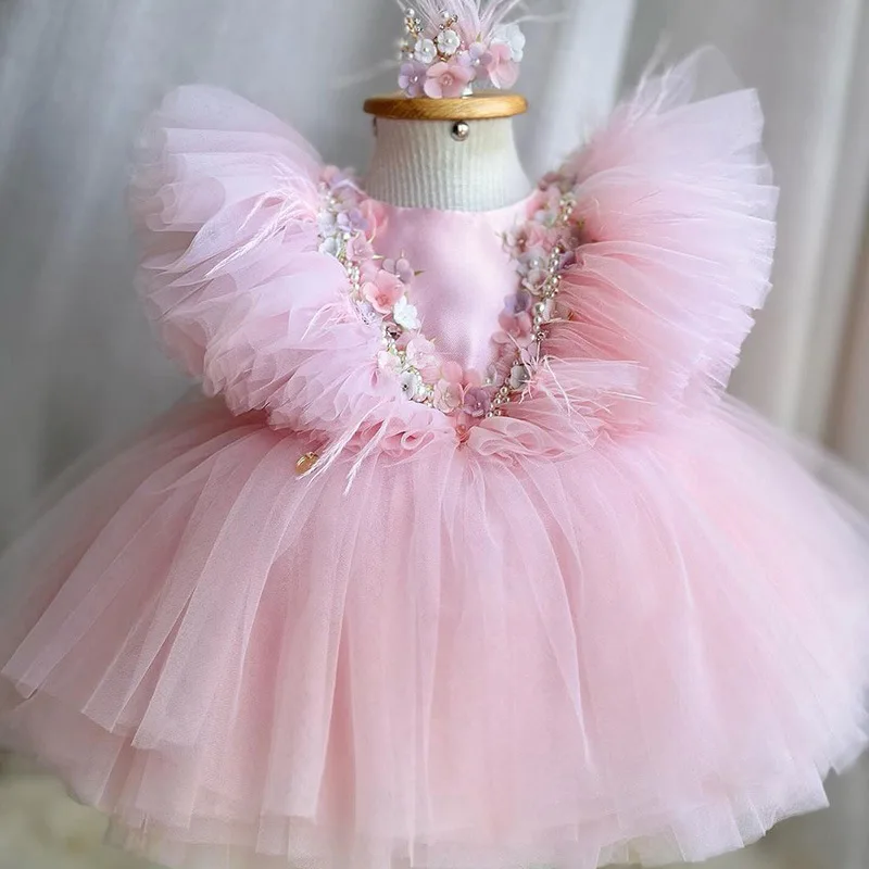 

Exquisite O-neck Pleated Fly Princess Girl Dress Sweet Flower Pearl Beading Appliques Vestidos Cascading Solid Mesh Floral Gown