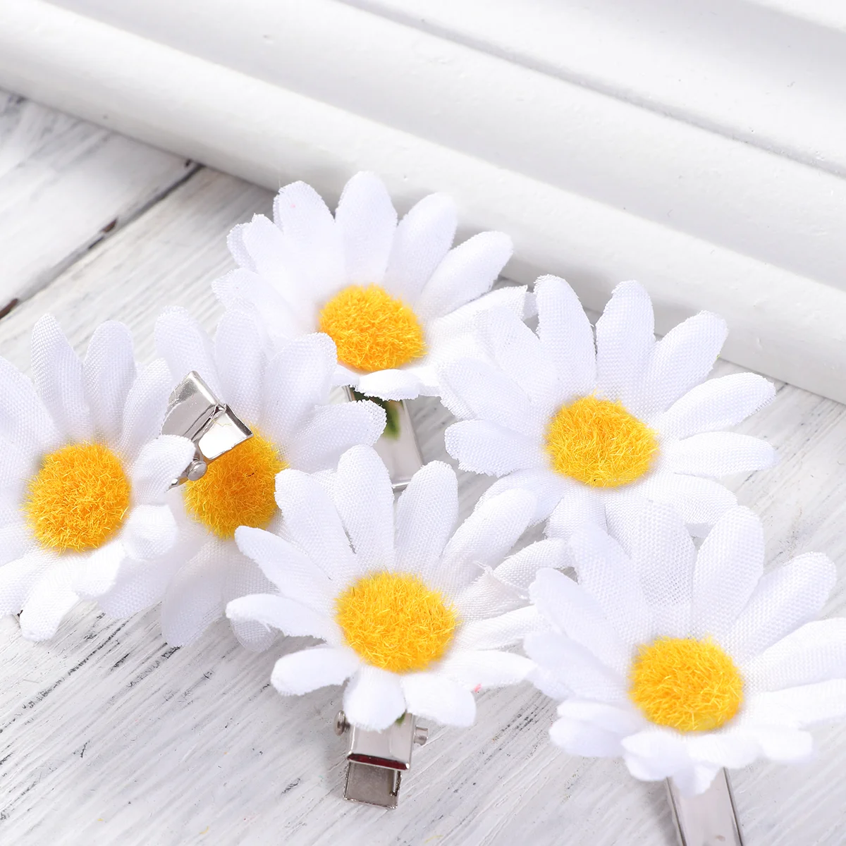 

50pcs Daisy Hair Clips Bobby Hairpins Hair Barrettes Hair Snap Clips Wedding Bridal Headpiece for Beach Hawaiian Luau Party