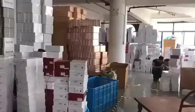 Женские босоножки с перекрестной шнуровкой сандалии из флока на толстом высоком