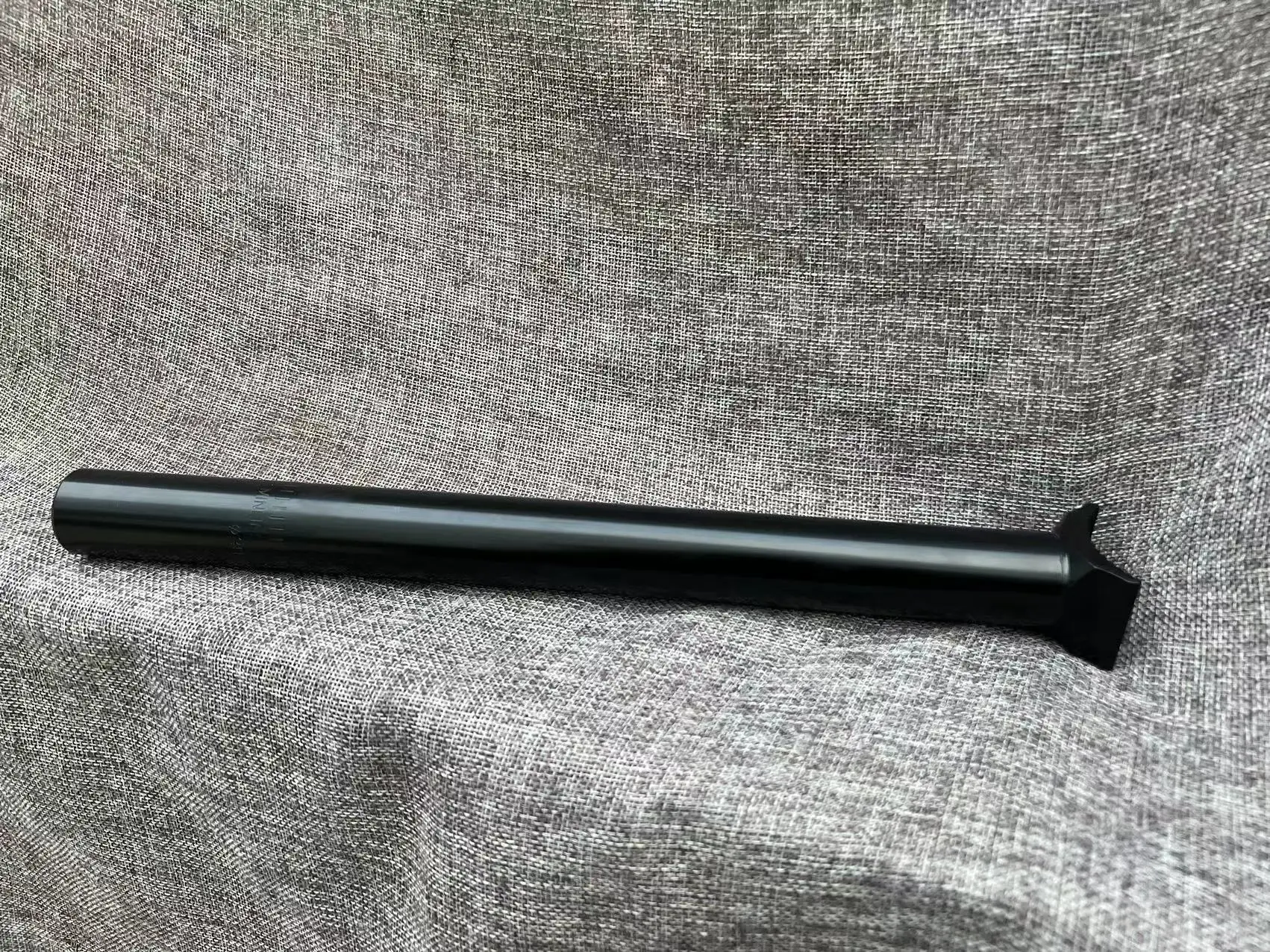 Description Picture 5 of itemDirt-jump MTB bike seatpost Pivotal 30.9 Seatpost,street bike seatpost, about 300mm Long