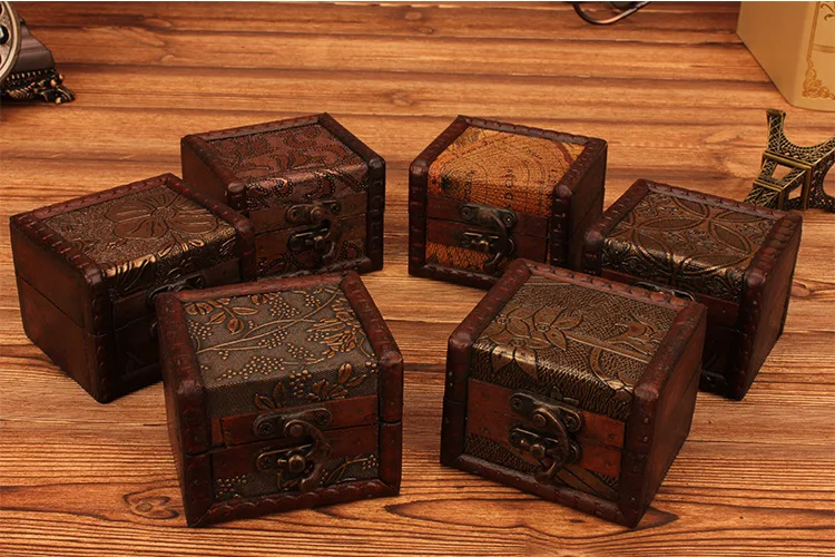 Description Picture 4 of itemExquisite European Vintage Wooden Small Storage Box Creative Badge Brooch Jewelry Box Imitate-Old Hand Made Tabletop Ornament
