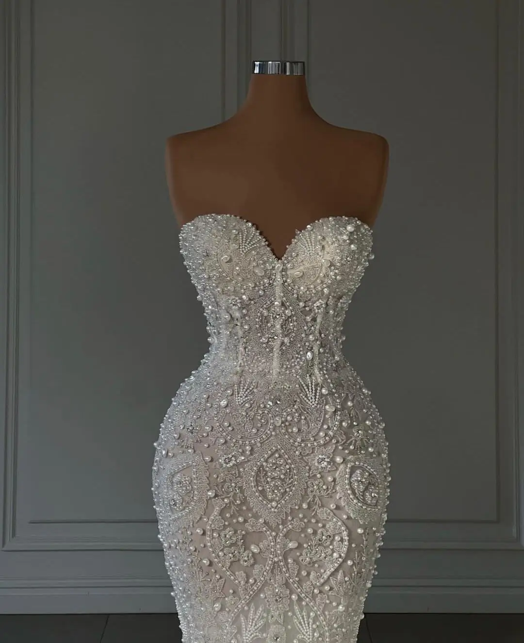Elegant Evening Dresses Sleeveless Strapless V Neck Sequins Shiny Appliques Lace Pearls Formal Gowns Prom Dresses Custom Made