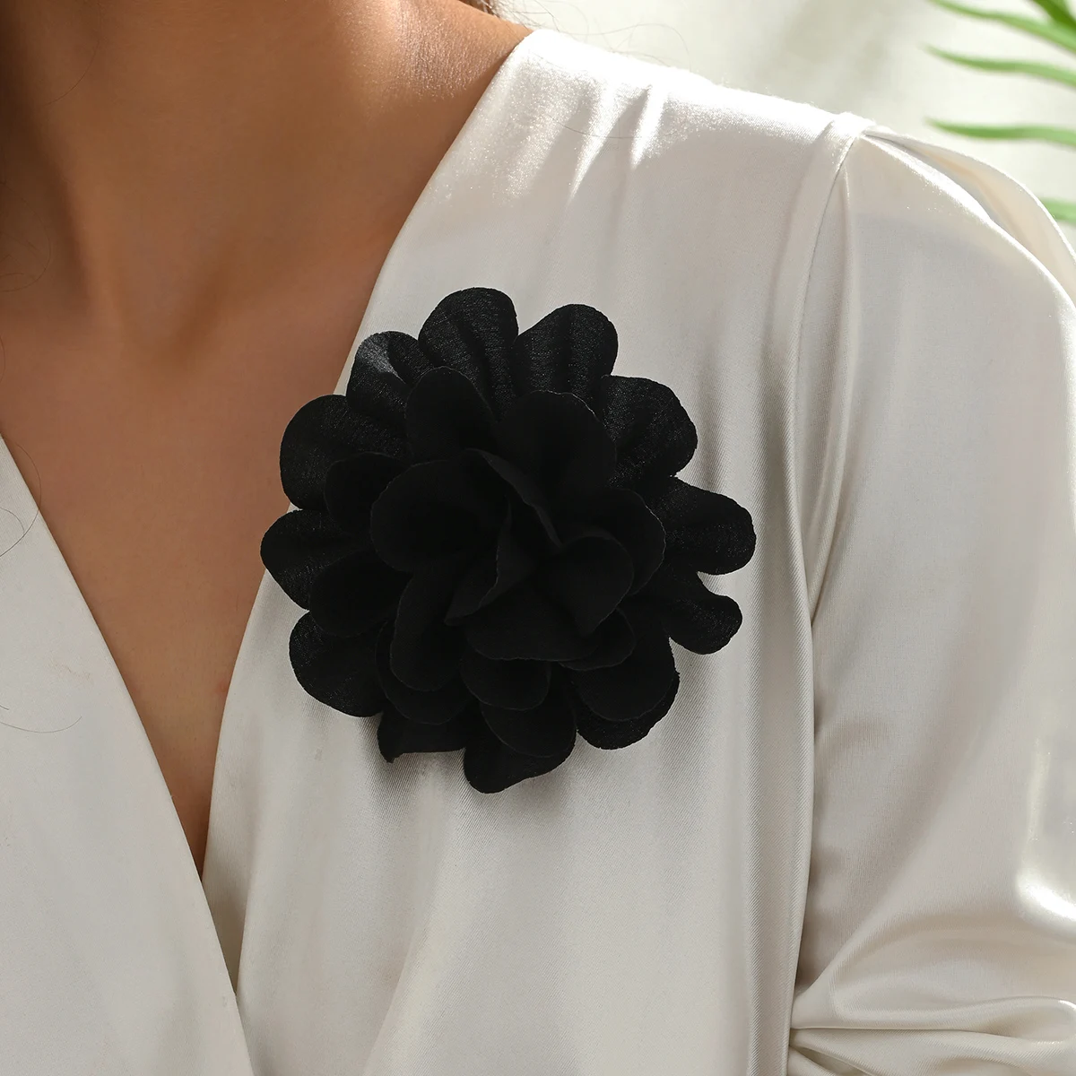 12CM Bohemia Elegant Fabric Flower Brooch for Women Bridal Exquisite Handmade Layered Floral Lapel Pins Party Wedding Jewelry