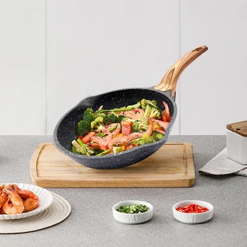 Padella nera da 20 cm Padella antiaderente Padella per frittata Compatibile con induzione Pentole da cucina durevoli 1