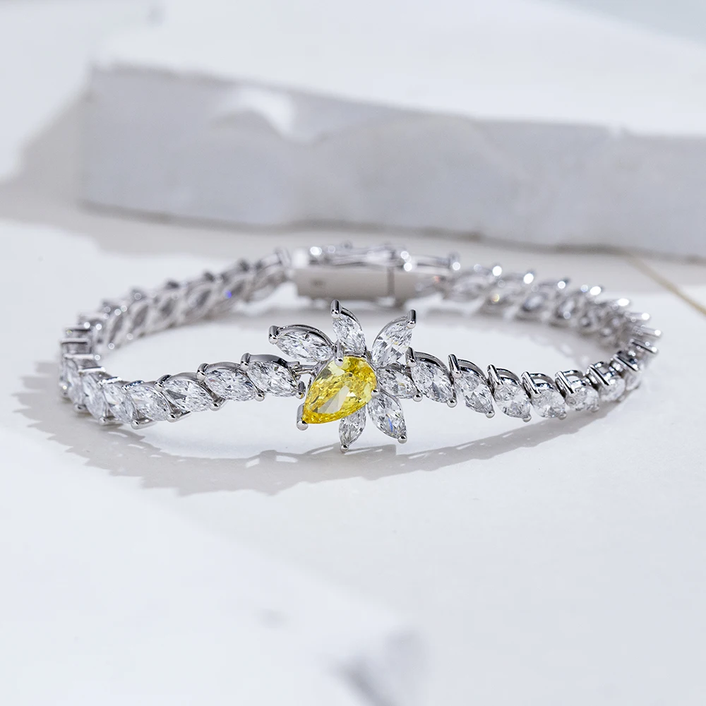 18K gold pear lab diamond bracelet close-up detail, IGI certified, MSB-656 – Vexaro