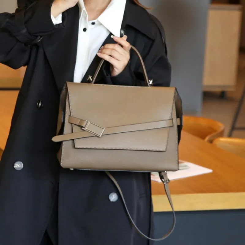 

2024 Genuine Leather Fashionable Handbag With Large CapaCity, New Cross Body Women's Feeling, Single Shoulder ToTe Bag For Women